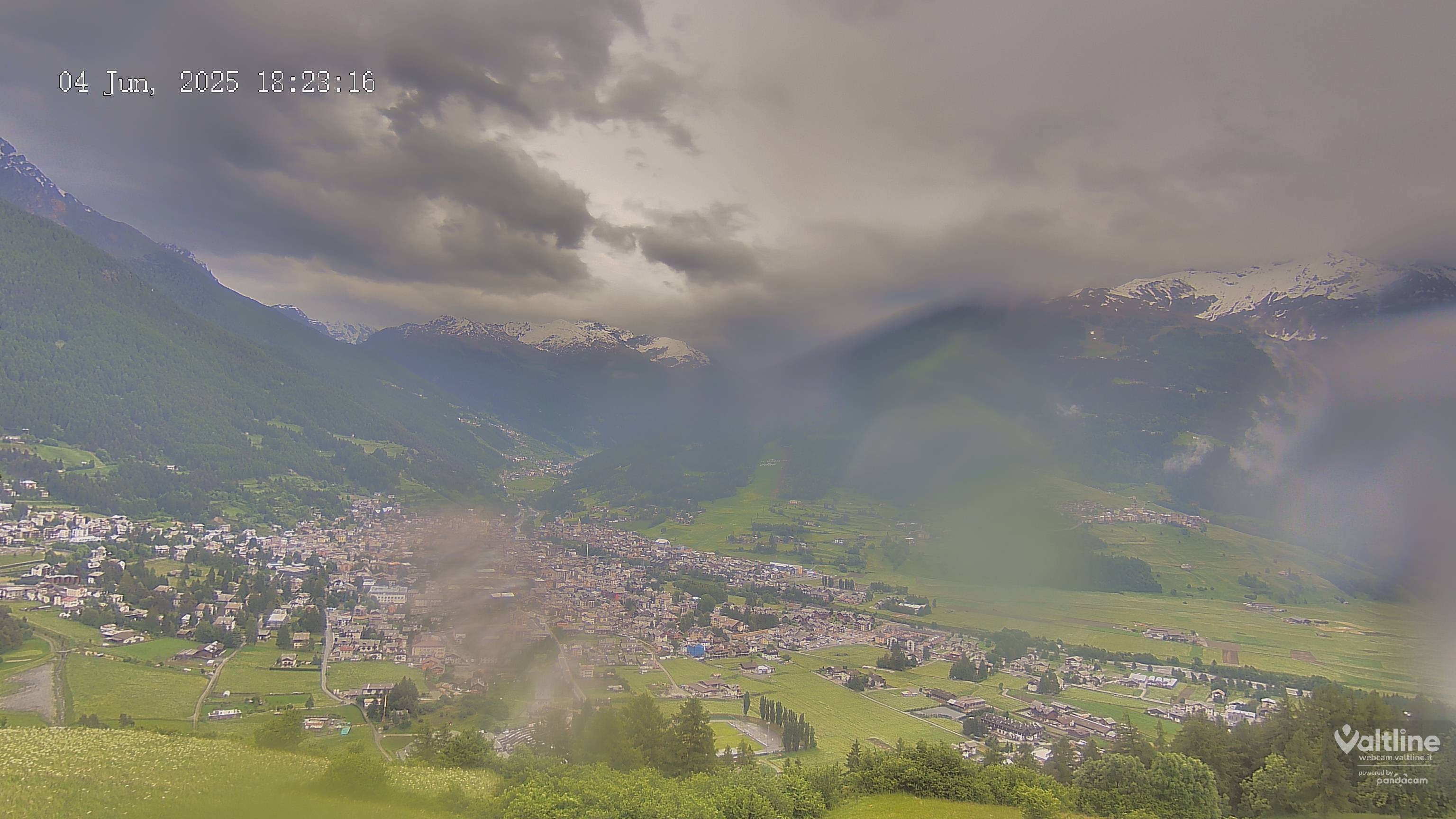 immagine della webcam nei dintorni di Bormio 1600: webcam Oga